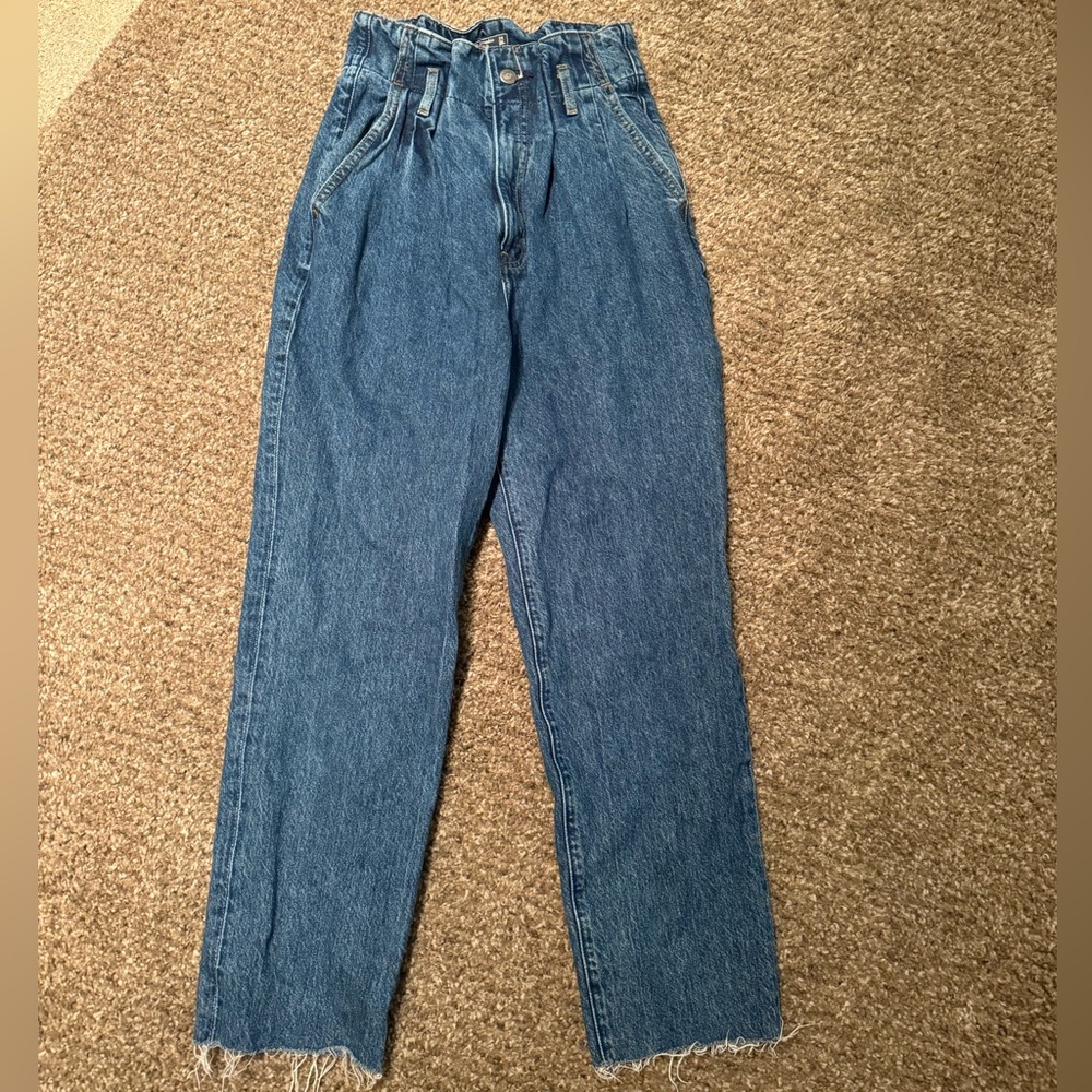 A&F Mom Jeans- 00/24”